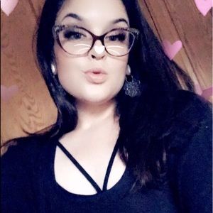 Meet your Posher, Julis